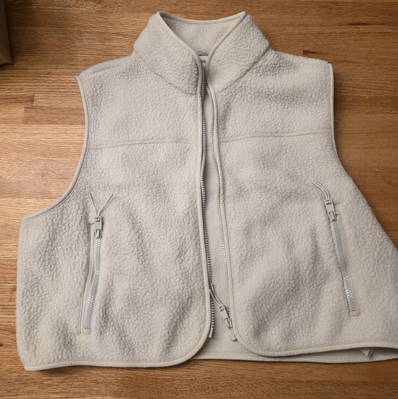 Vuori - (Bone) Fleece Cropped Vest Size Large - Picture 3 of 10
